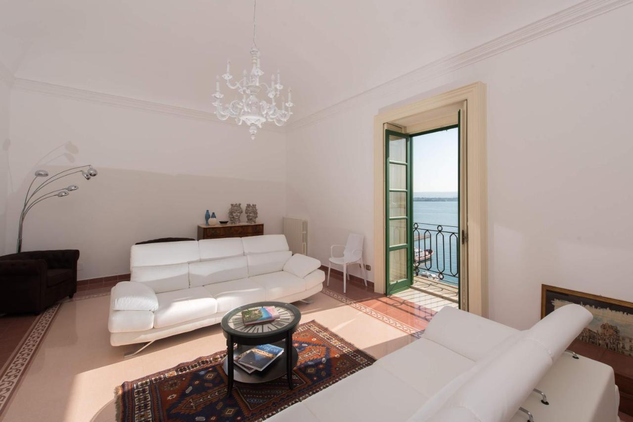 Duomo Seaside Deluxe Apartment By Ortigia Apartments Szirakúza Kültér fotó
