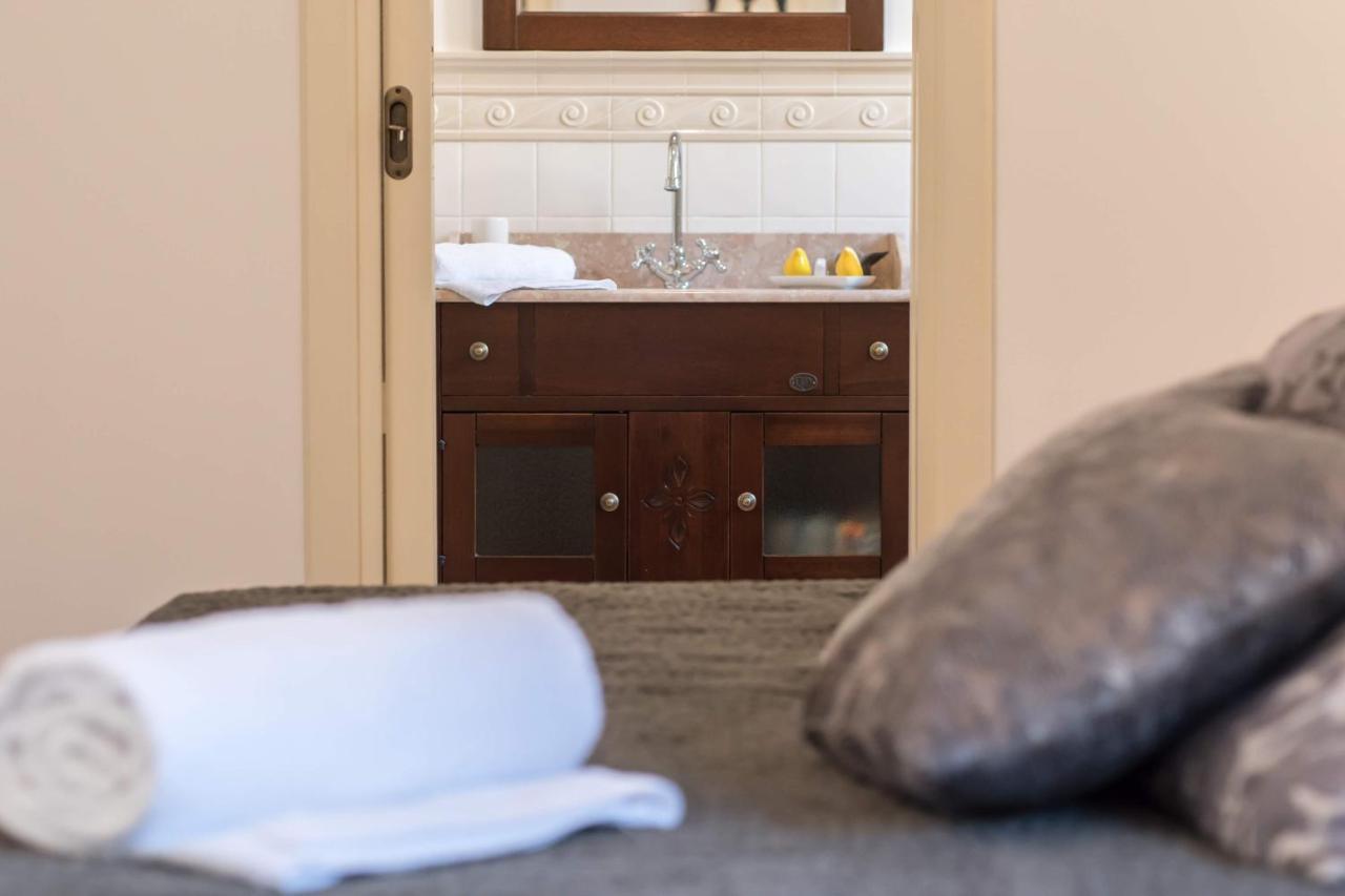 Duomo Seaside Deluxe Apartment By Ortigia Apartments Szirakúza Kültér fotó