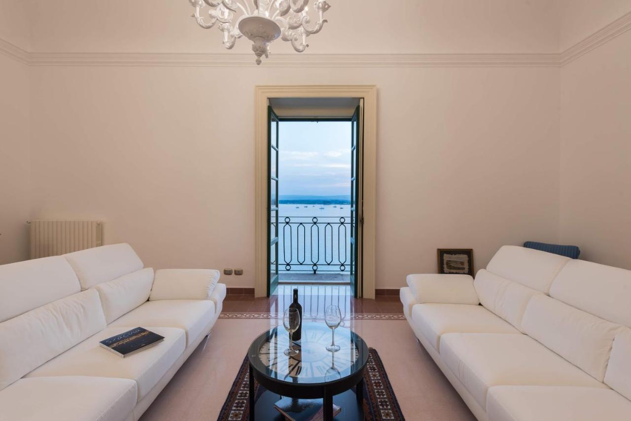 Duomo Seaside Deluxe Apartment By Ortigia Apartments Szirakúza Kültér fotó