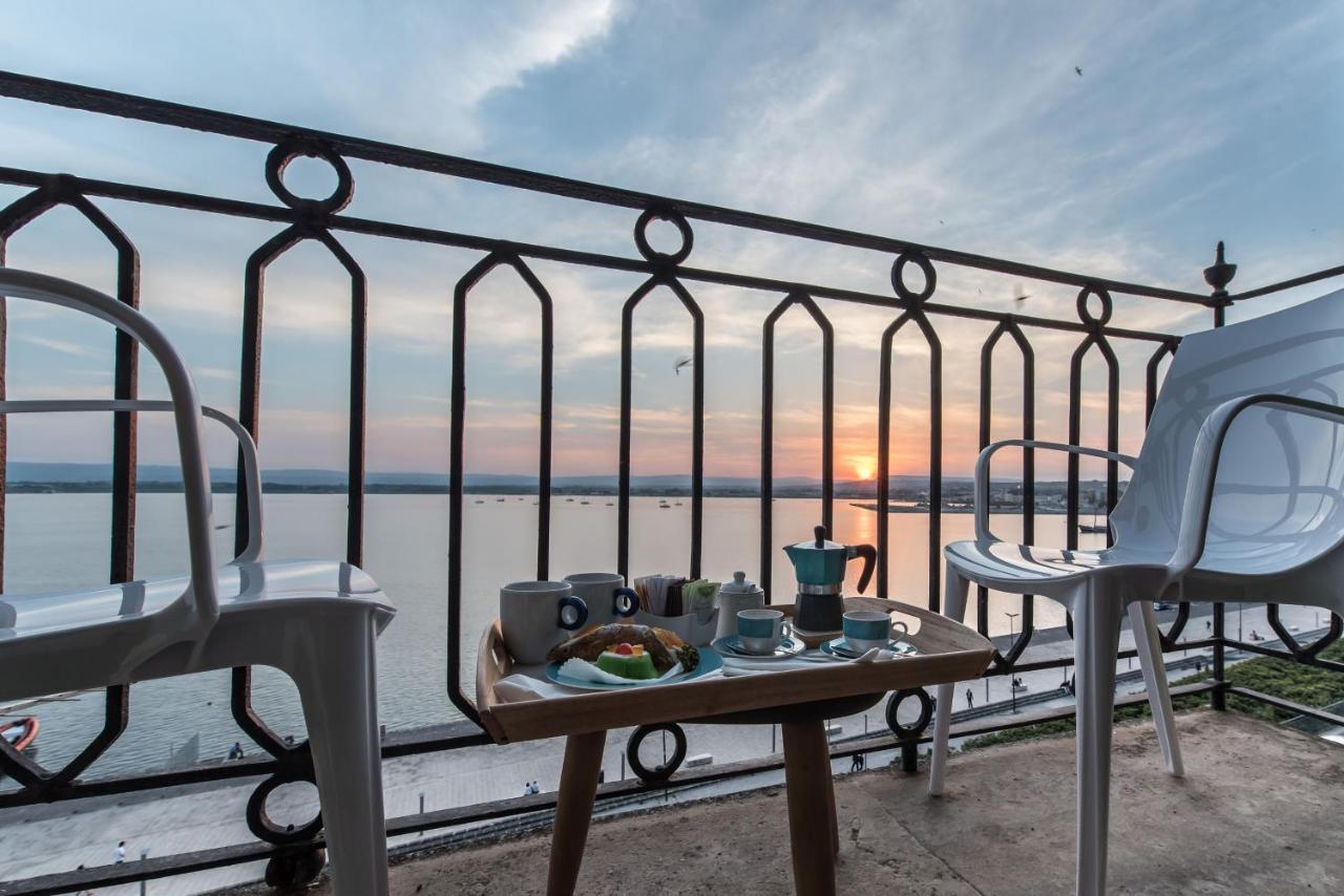 Duomo Seaside Deluxe Apartment By Ortigia Apartments Szirakúza Kültér fotó