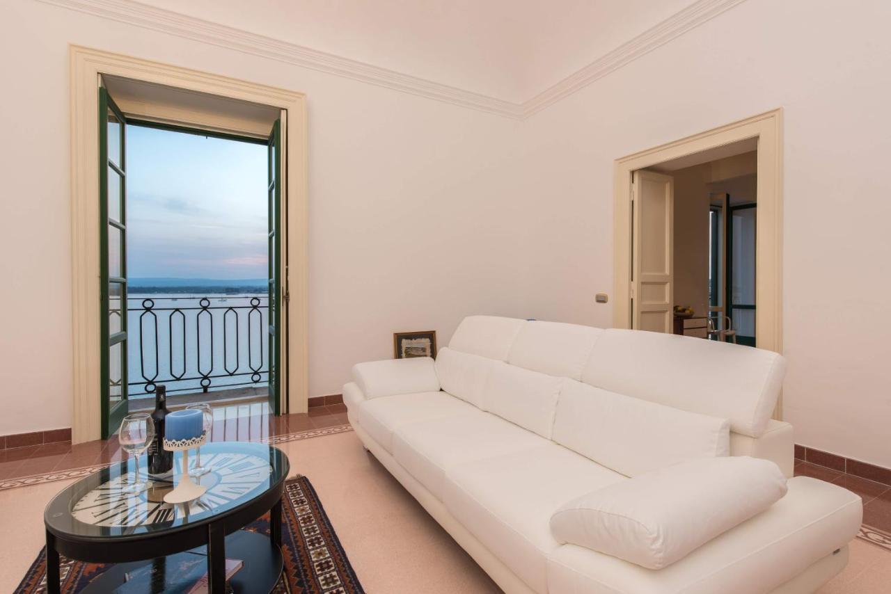 Duomo Seaside Deluxe Apartment By Ortigia Apartments Szirakúza Kültér fotó