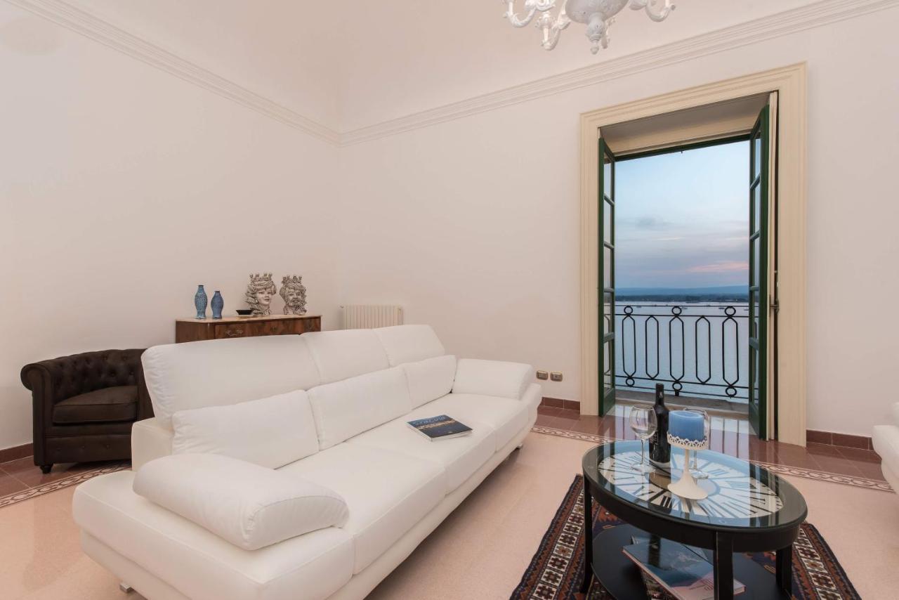 Duomo Seaside Deluxe Apartment By Ortigia Apartments Szirakúza Kültér fotó